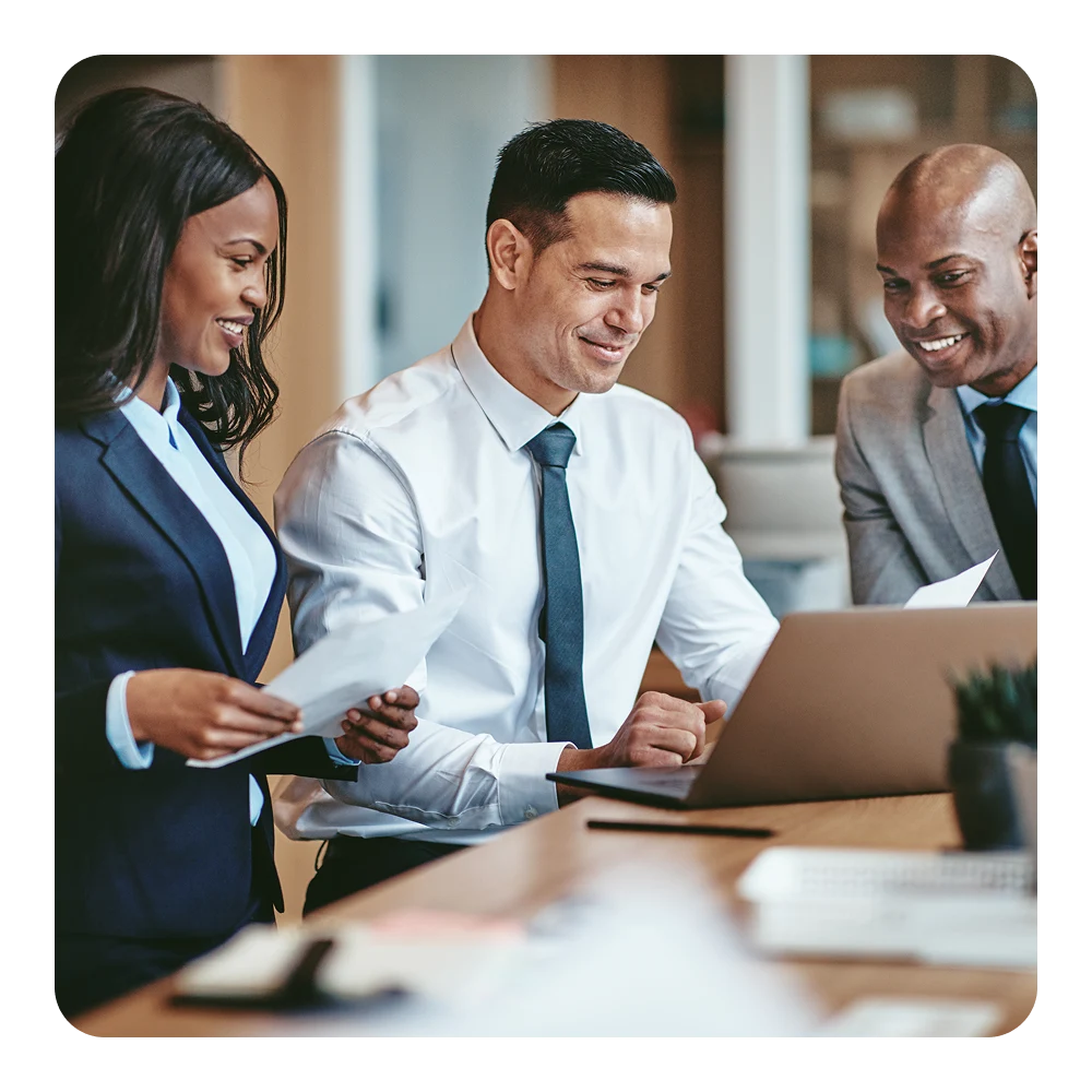 Gestores reunidos a analisar o ERP