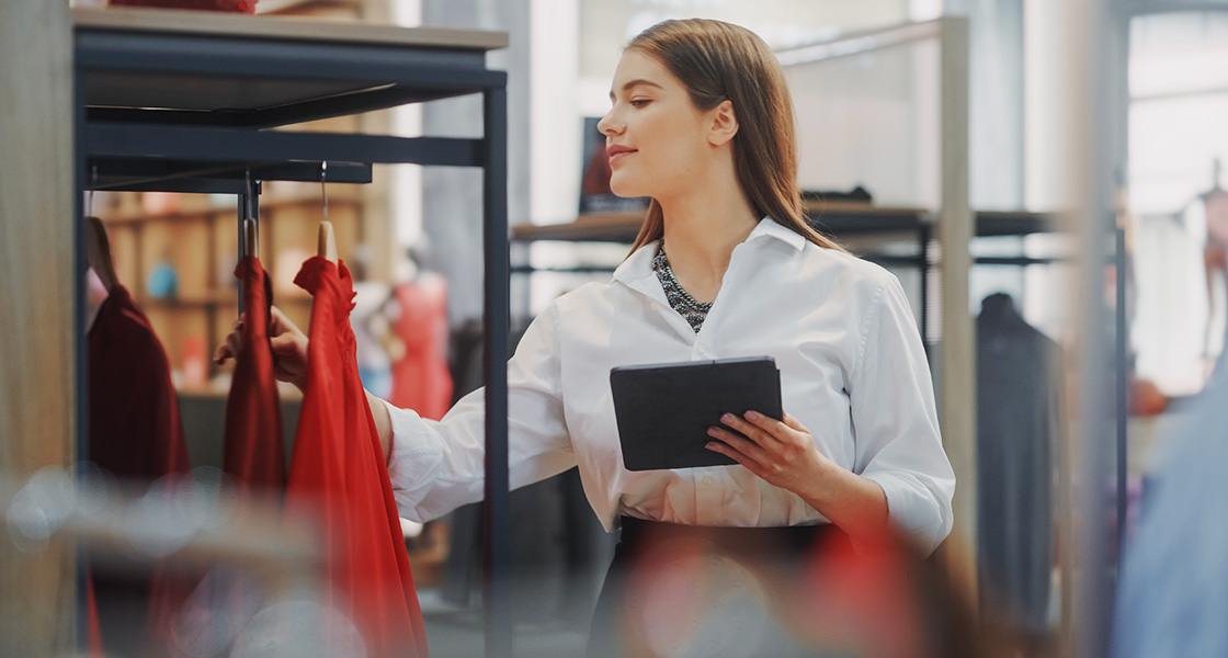 POS solutions for UK fashion brands by network size: Square for Retail, Epos Now, Shopify POS, Lightspeed Retail, Cegid Retail, Oracle Retail Xstore and NewStore.